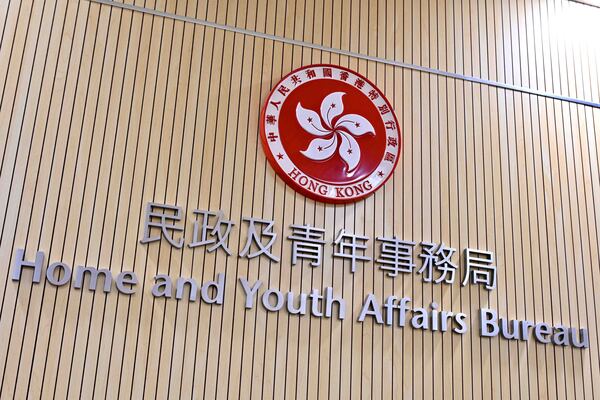 麥美娟明訪滬