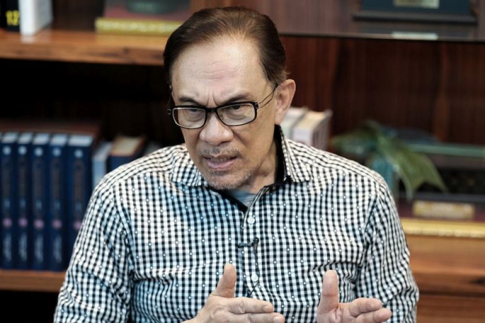 putrajaya-open-to-amending-anti-party-hopping-law,-says-anwar