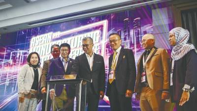 malaysia-must-capitalise-on-asean’s-manufacturing-potential:-tengku-zafrul