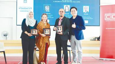 ‘malaysian-companies-need-stronger-organisational-support-to-appoint-more-women-as-ceos’