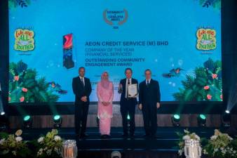 aeon-credit-bags-outstanding-community-engagement-award