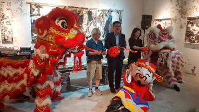 bridging-east-and-west-with-art