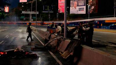 venezuelan-streets-fill-with-protesters-opposing-maduro-claim-of-election-victory