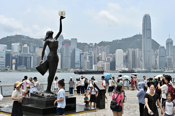 盛事浪接浪-訪港旅客增