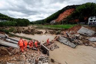 heavy-rain-affects-1.2-mln-in-china’s-hunan,-rescue-efforts-underway