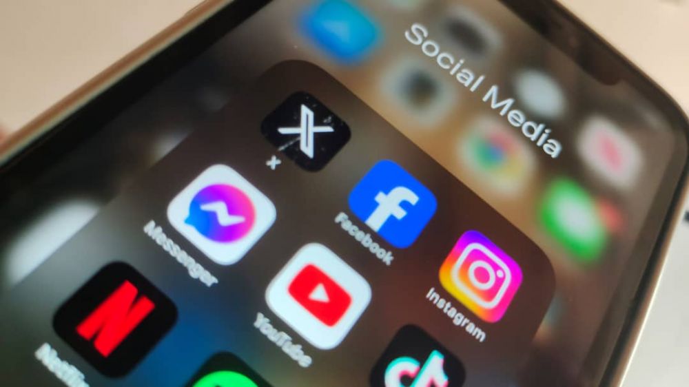 isps,-social-media-platforms-ready-to-be-licensed,-says-fahmi