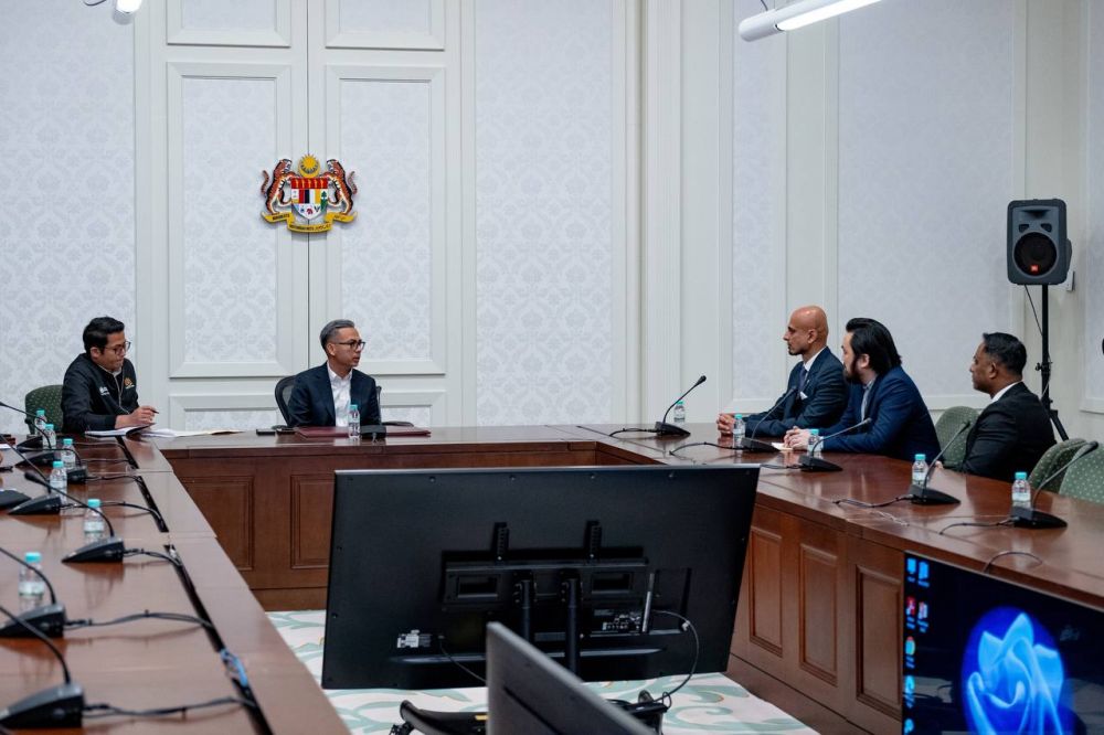 putrajaya-wants-apology-from-meta-over-removal-of-anwar’s-posts