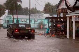 hurricane-debby-hits-florida’s-big-bend,-major-floods-expected