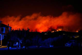 residents-flee-as-greece-wildfires-rage-despite-‘superhuman’-efforts