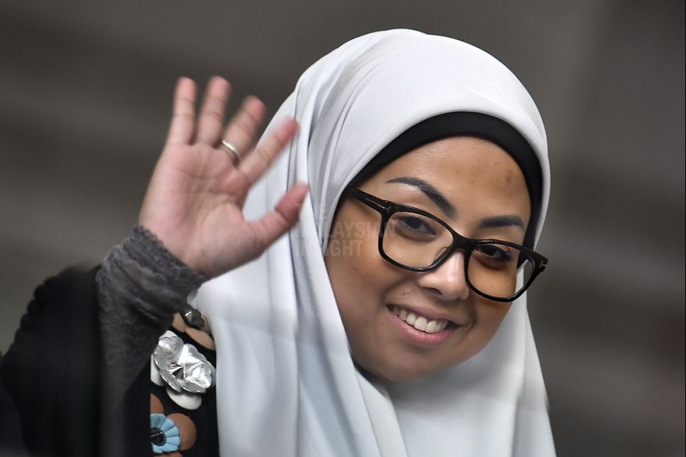 najib-brought-malaysia-to-excellence,-says-zahid’s-daughter