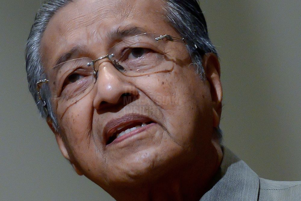 dr-mahathir-denies-being-ashamed-of-his-indian-ancestry-in-suit-against-zahid
