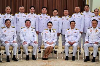 thailand’s-youngest-pm-paetongtarn-shinawatra-and-new-cabinet-sworn-in,-focus-on-economic-revitalisation-and-key-reforms