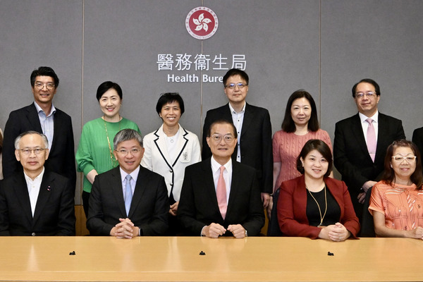 盧寵茂主持防控非傳染病會議