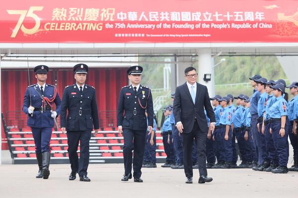 鄧炳強檢閱消防救護青年團大匯操