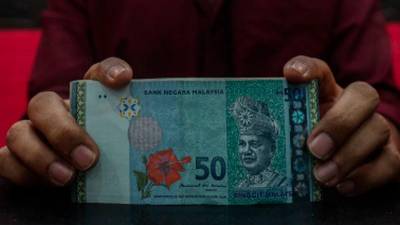 ringgit-slips-amid-rising-geopolitical-risks,-but-remains-top-currency-globally-today